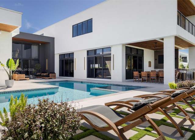 Property at 16649 N Botaniko Dr N, Weston, FL 33326, 7 beds, 8.5 baths