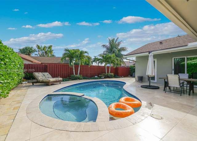 Property at 16780 Redwood Way, Weston, FL 33326, 4 beds, 3 baths
