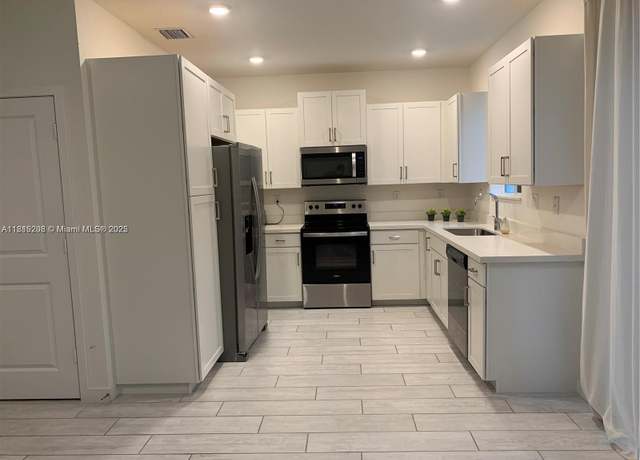 Property at 1041 SE 23rd Ter, Homestead, FL 33035, 3 beds, 2.5 baths