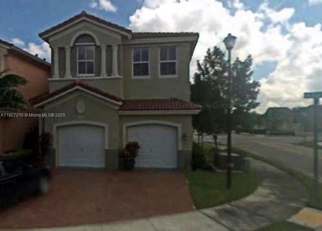 Property at 8513 NW 109th Ct, Doral, FL 33178, 4 beds, 2.5 baths