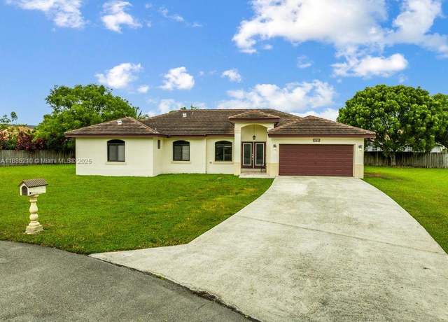 Property at 15461 SW 277, Homestead, FL 33032, 4 beds, 2.5 baths