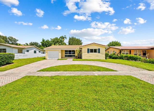 Property at 1925 N 39th Ave, Hollywood, FL 33021, 3 beds, 2 baths