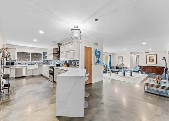 Property at 901 W Tropical Way, Plantation, FL 33317, 4 beds, 2.5 baths