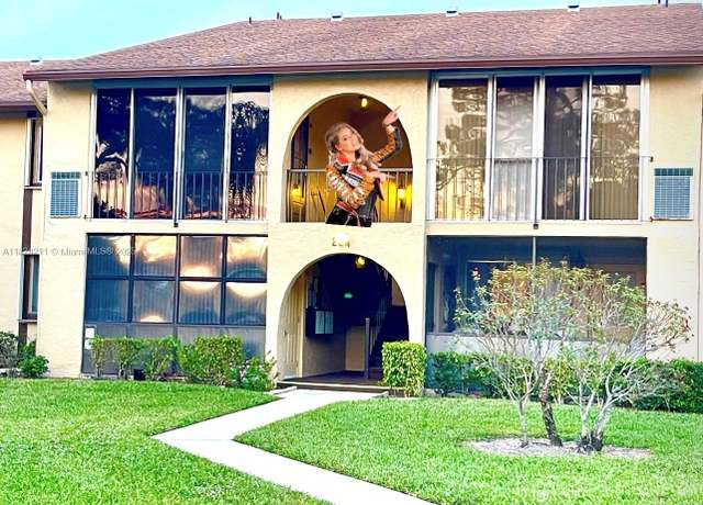 Property at 224 Pine Hov Cir Unit D-2, Green Acres, FL 33463, 2 beds, 1 bath