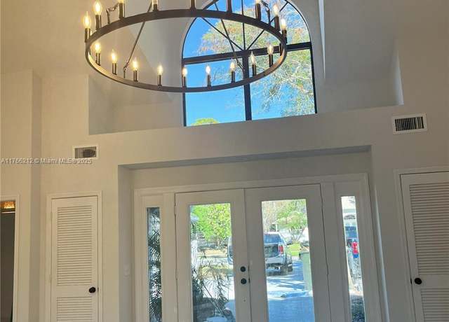 Property at 1182 Raintree Ln, Wellington, FL 33414, 4 beds, 2 baths