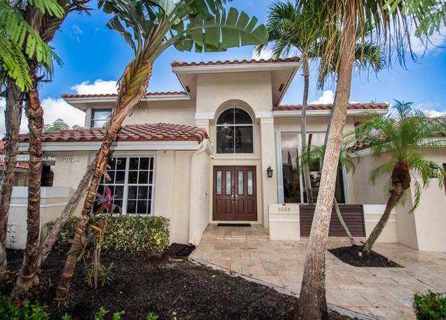 Property at 9669 N Carousel Cir N, Boca Raton, FL 33434, 5 beds, 3 baths