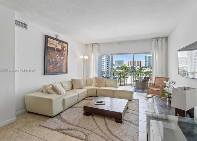 Property at 500 Bayview Dr #527, Sunny Isles Beach, FL 33160, 1 bed, 1.5 baths