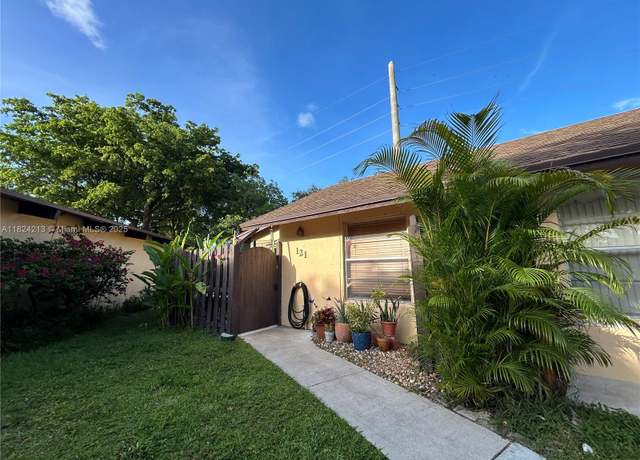 Property at 121 Briarwood Cir Unit 1-5, Hollywood, FL 33024, 2 beds, 2 baths