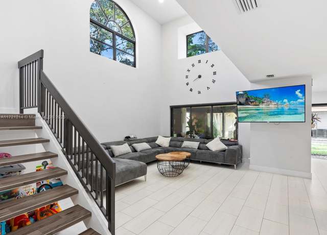 Property at 3400 Emerald Oaks Dr #801, Hollywood, FL 33021, 2 beds, 2.5 baths