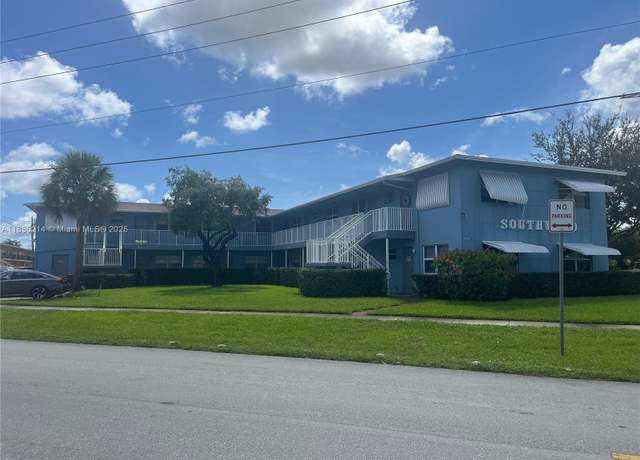 Property at 3856 S Cir Dr #6, Hollywood, FL 33021, 2 beds, 2 baths