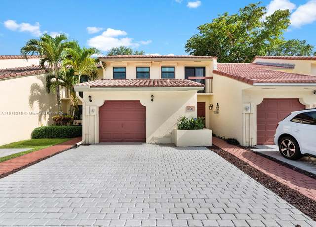 Property at 9530 Alcazar Ln, Davie, FL 33324, 3 beds, 2.5 baths