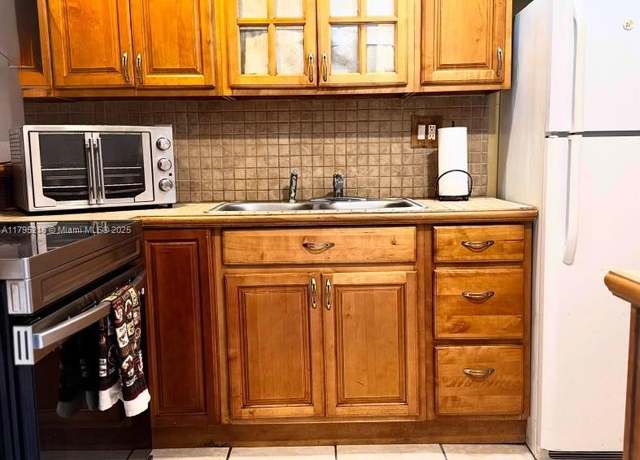 Property at 20520 NW 15th Ave #122, Miami Gardens, FL 33169, 2 beds, 2 baths