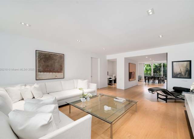 Property at 789 Crandon Blvd #305, Key Biscayne, FL 33149, 2 beds, 2.5 baths