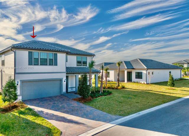 Property at 427 SE Vallarta Dr, Port St. Lucie, FL 34984, 5 beds, 4 baths