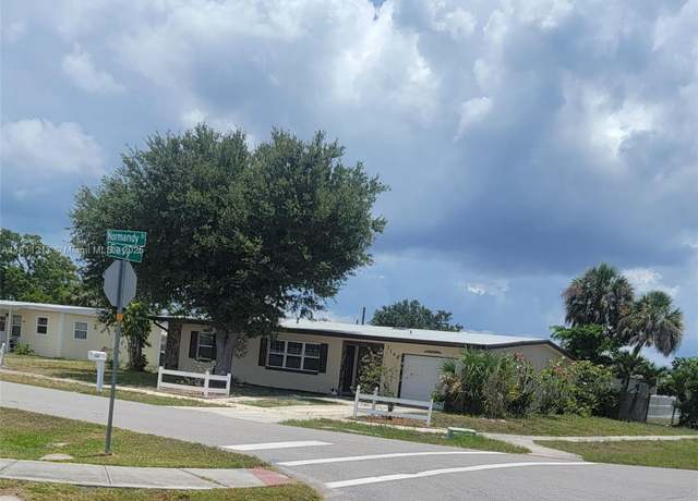 Property at 3148 Normandy Dr, Port Charlotte, FL 33952, 4 beds, 3 baths