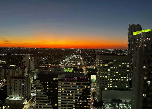 Property at 88 SW 7th St #3012, Miami, FL 33130, 3 beds, 3.5 baths
