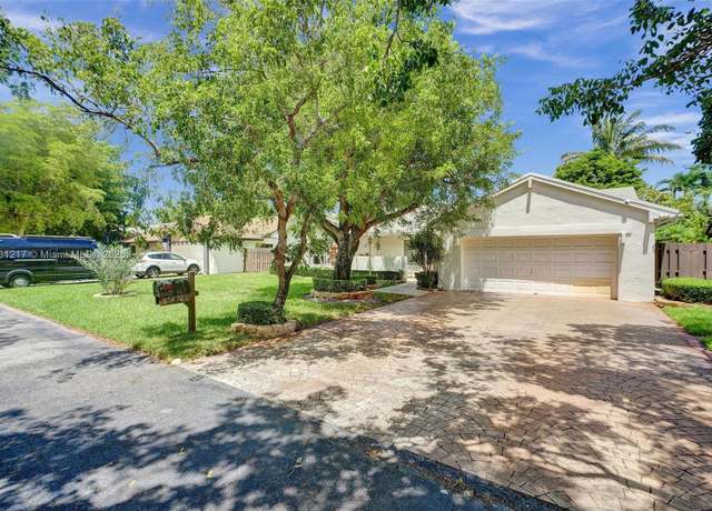 Property at 5432 SW 150th Pl, Miami, FL 33185, 4 beds, 2 baths