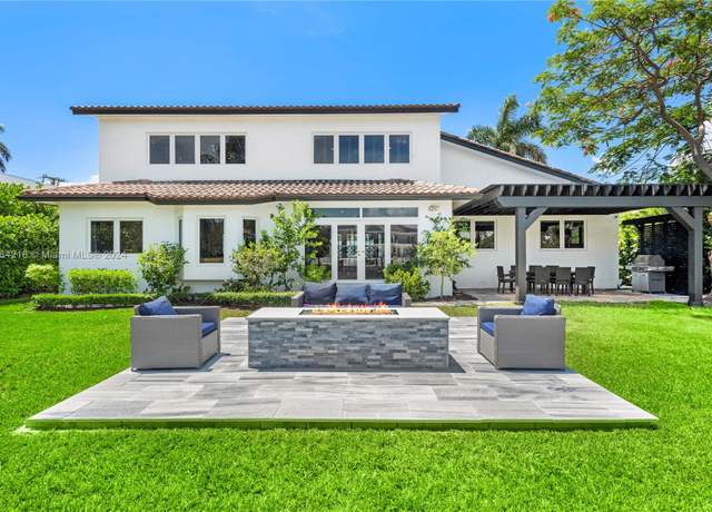 Property at 472 Sunset Dr, Hallandale Beach, FL 33009, 7 beds, 5 baths