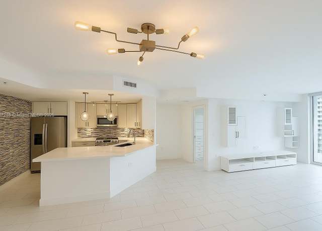 Property at 801 Brickell Key Blvd #908, Miami, FL 33131, 1 bed, 1.5 baths
