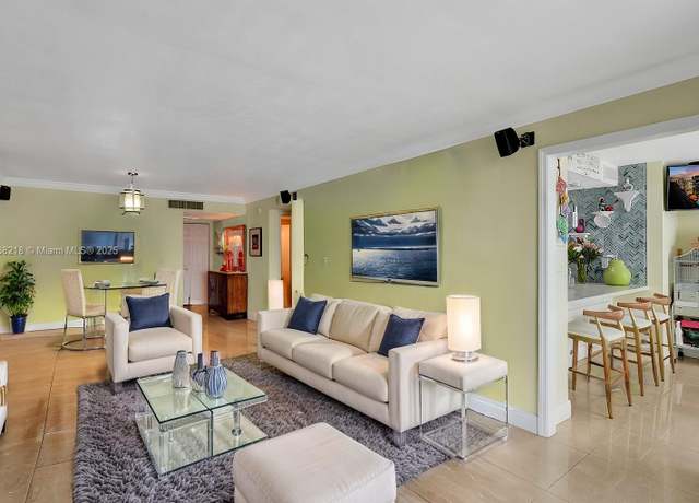 Property at 2655 Collins Ave #904, Miami Beach, FL 33140, 1 bed, 1.5 baths