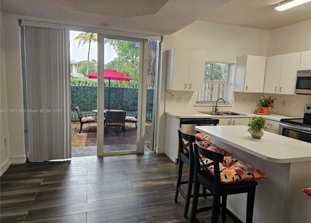 Property at 6101 NW 114th Ct #124, Doral, FL 33178, 2 beds, 2.5 baths