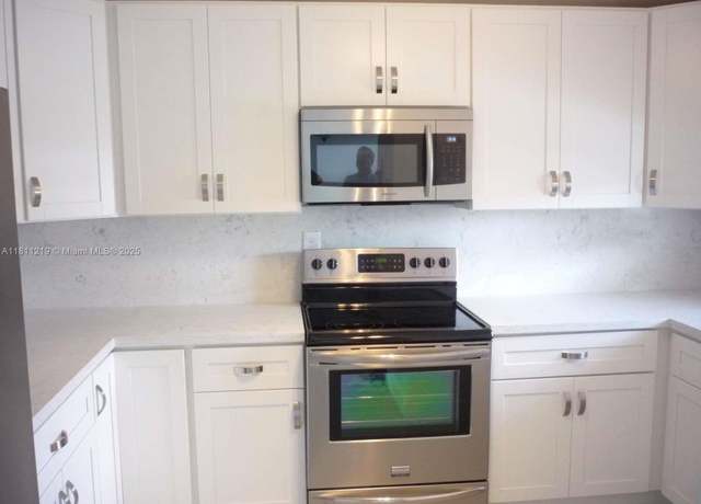 Property at 9520 S Hollybrook Lake Dr #205, Pembroke Pines, FL 33025, 2 beds, 1.5 baths