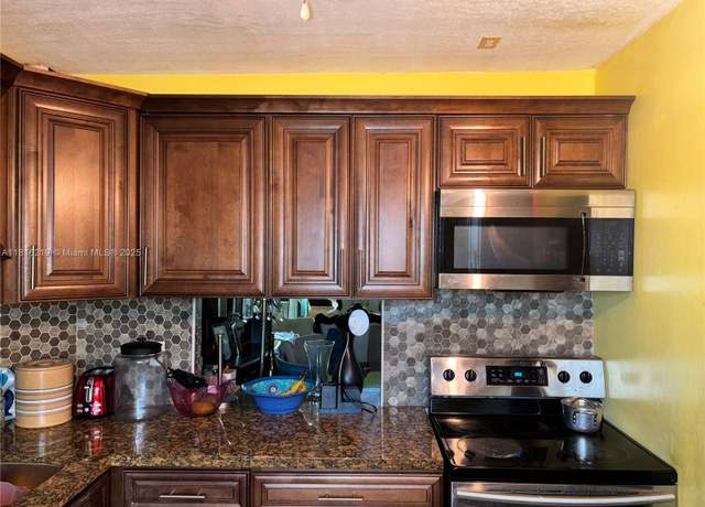 Property at 301 Cambridge Rd #302, Hollywood, FL 33024, 2 beds, 2 baths
