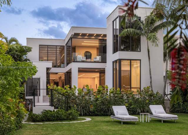 Property at 725 NE 77th St, Miami, FL 33138, 6 beds, 7.5 baths