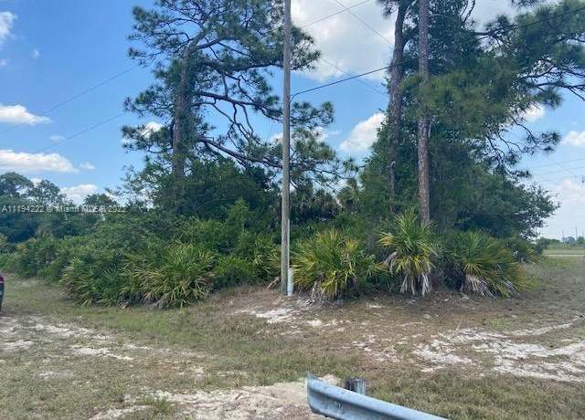 Property at 5029 SE Tradewinds Cir, La Belle, FL 33935