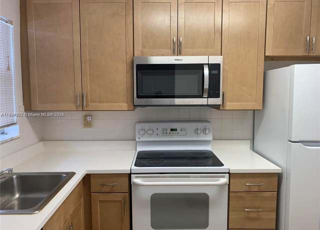 Property at 8435 Sunrise Lakes Blvd #104, Sunrise, FL 33322, 2 beds, 2 baths