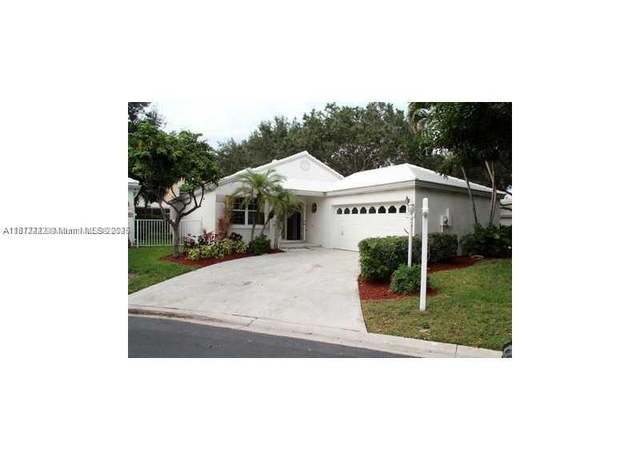 Property at 9462 NW 8th Cir, Plantation, FL 33324, 3 beds, 2 baths