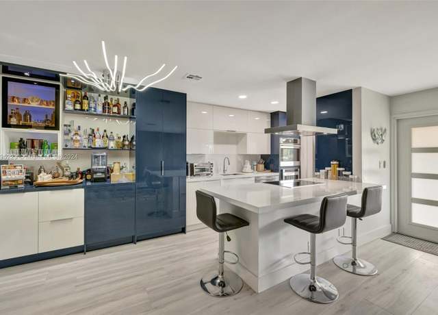 Property at 2866 NE 30th St #19, Fort Lauderdale, FL 33306, 2 beds, 2 baths