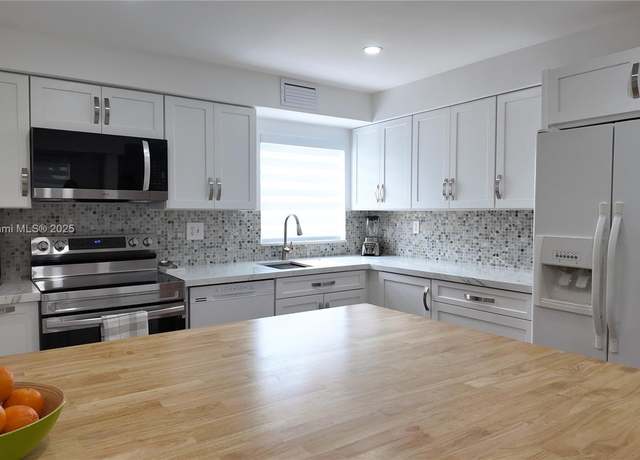 Property at 4555 SW 68th Ct Cir #111, Miami, FL 33155, 3 beds, 2.5 baths