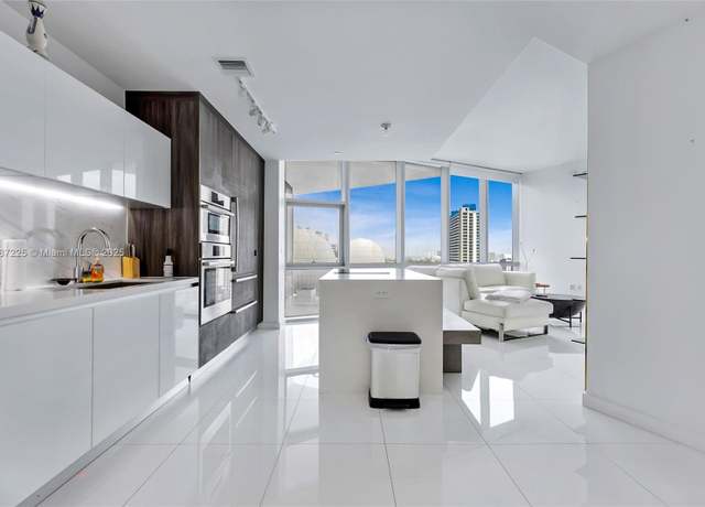 Property at 851 NE 1 Ave #1202, Miami, FL 33132, 1 bed, 1.5 baths