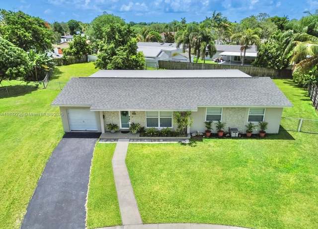 Property at 9360 SW 185th St, Cutler Bay, FL 33157, 4 beds, 3 baths