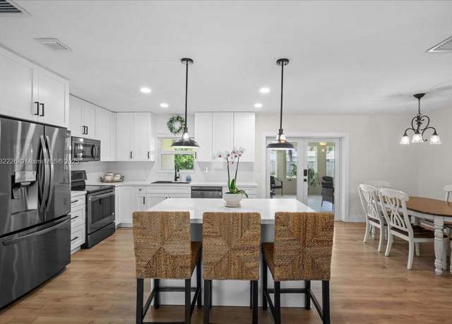 Property at 9360 SW 185th St, Cutler Bay, FL 33157, 4 beds, 3 baths