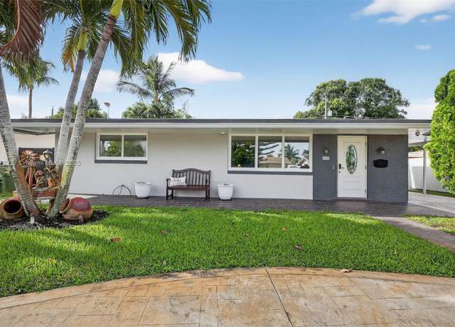 Property at 8210 NW 10th St, Pembroke Pines, FL 33024, 2 beds, 2 baths