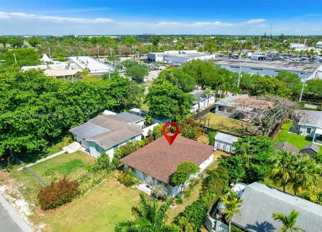 Property at 9085 SW 157th St, Palmetto Bay, FL 33157, 2 beds, 2 baths