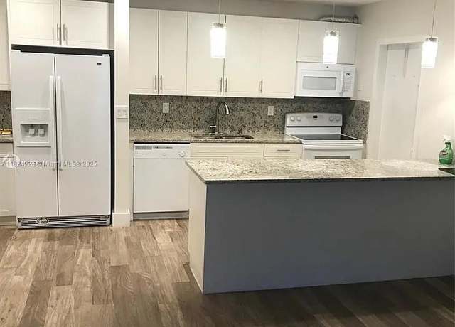 Property at 13864 SW 90th Ave, Miami, FL 33176, 2 beds, 2 baths