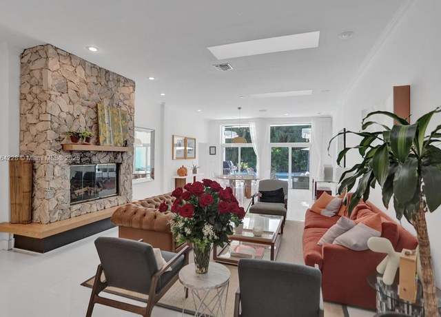 Property at 685 Golden Beach Dr, Golden Beach, FL 33160, 5 beds, 4.5 baths