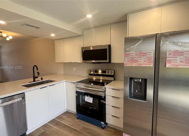 Property at 1339 W 51st Pl Unit B-5, Hialeah, FL 33012, 2 beds, 1.5 baths