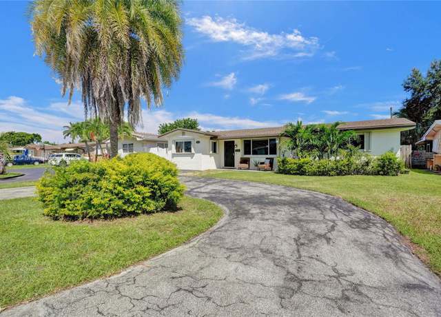Property at 8821 NW 11th St, Pembroke Pines, FL 33024, 3 beds, 2 baths