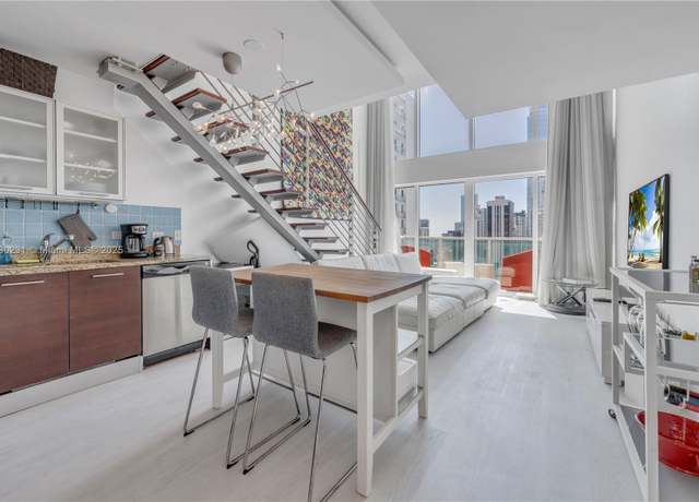 Property at 41 SE 5th St #2004, Miami, FL 33131, 1 bed, 1.5 baths