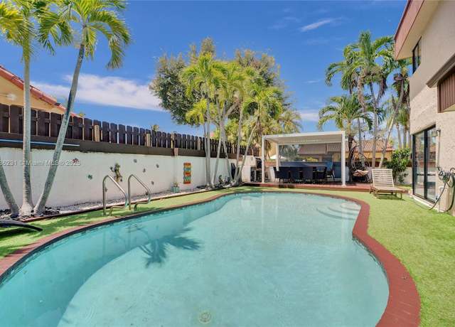 Property at 1000 NE 204 Ln Unit D, Miami, FL 33179, 4 beds, 3 baths