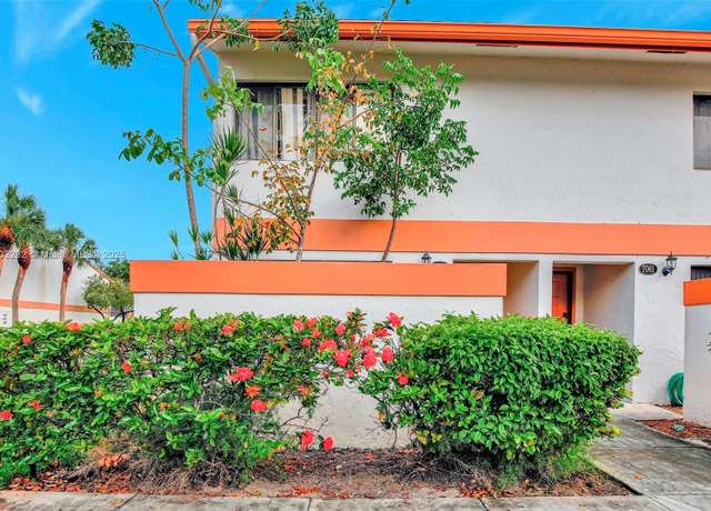 Property at 7065 SW 42nd Pl, Davie, FL 33314, 3 beds, 2.5 baths