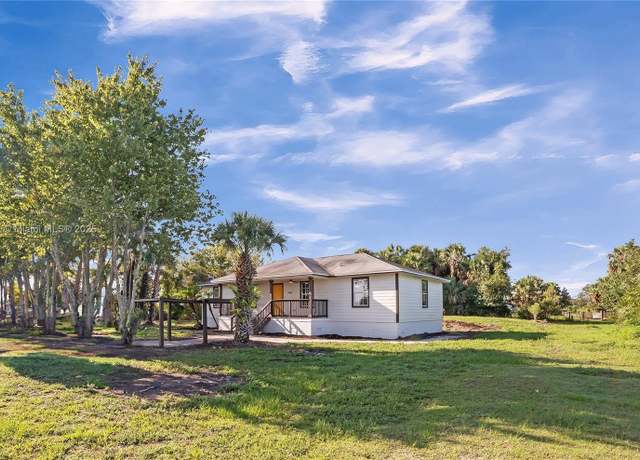 Property at 19786 NW 282 St, Okeechobee, FL 34972, 4 beds, 2 baths