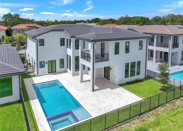 Property at 3511 S Ashwood Cir S, Hollywood, FL 33312, 6 beds, 5.5 baths