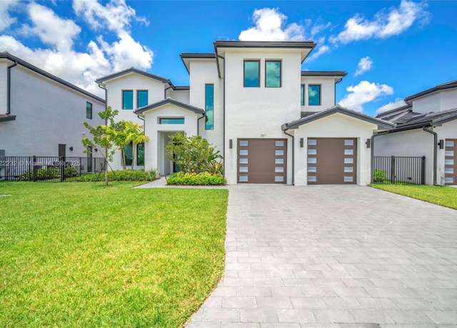 Property at 3511 Ashwood Cir S, Hollywood, FL 33312, 6 beds, 5.5 baths