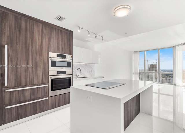 Property at 851 NE 1st Ave #2506, Miami, FL 33132, 1 bed, 2 baths