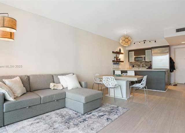 Property at 55 SE 6th St #1804, Miami, FL 33131, 1 bed, 1 bath